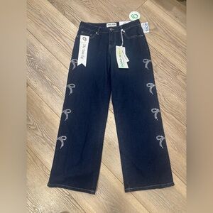 Gogo Jeans. Women's Jeans with Bow Accents. Size 5/27